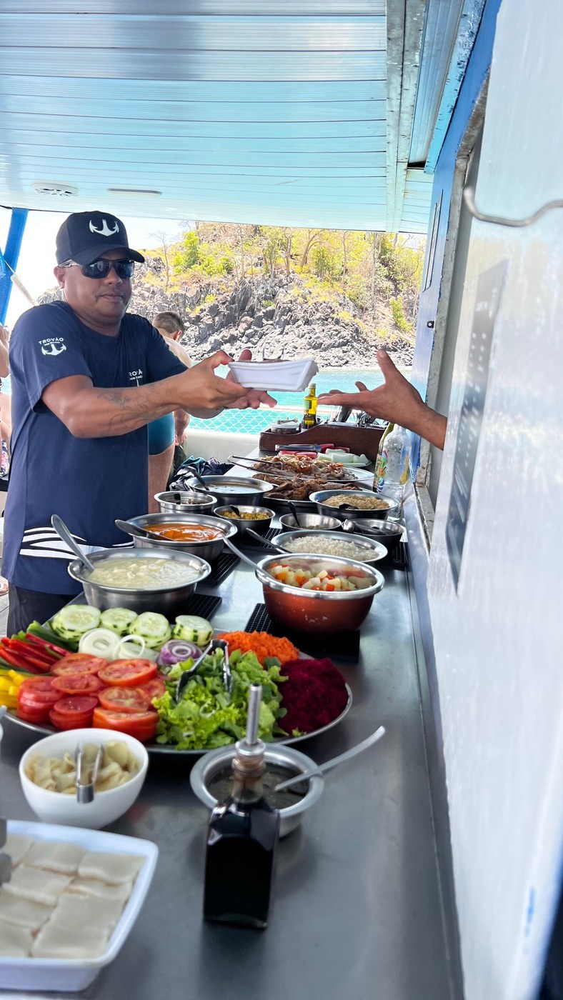 Fernando de Noronha com experiência local